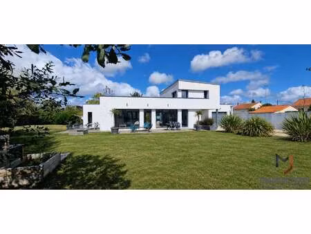 vente maison à sainte-pazanne (44680) : à vendre / 159m² sainte-pazanne