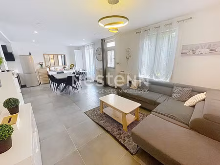 maison individuelle en soubassement meuliere sur un terrain de 677m²