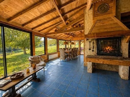 maison en pierre avec 2 gîtes  piscine et 6 5 hectares de terrain secteur lalinde
