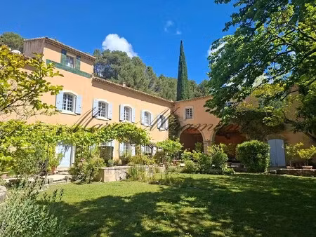 propriété de luxe à vendre à l'isle-sur-la-sorgue : 2 940 000 € | 550m²