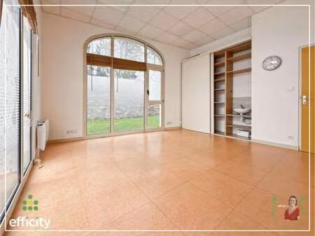 vente bureaux et commerces à vitré champ de foire-la fleuriais (35500) : à vendre / 50m² v