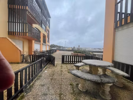 vue dégagée sur le port