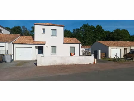 maison à vendre à challans - 3 chambres  terrain de 250 m² challans