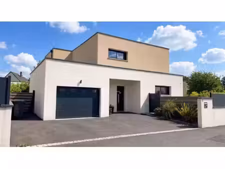 maison 6 pièces de 167m2 avec garage - saint-contest