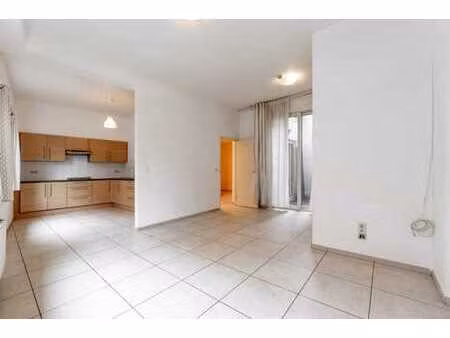 appartement (1ch/1sdd) avec cour et cave