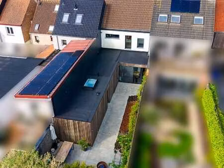 ruime gerenoveerde woning met 4 slaapkamers in het centrum