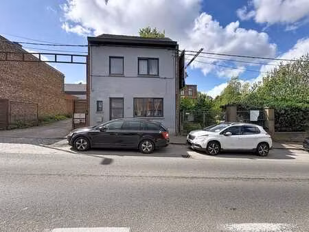 maison 3 chambres à rafraichir.