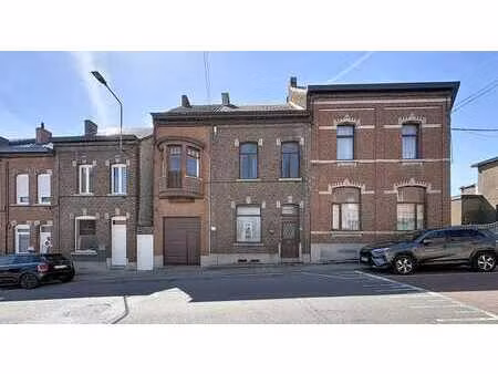 spacieuse maison à rénover avec garage et jardin