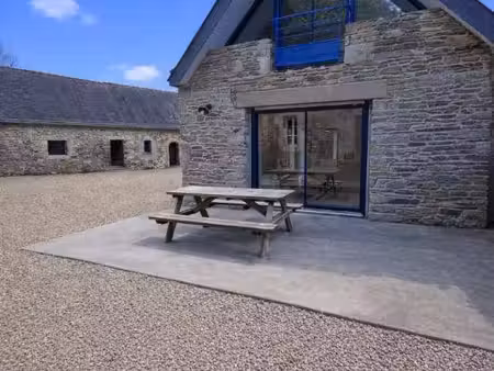 propriété de charme avec 2 longères rénovées + dépendance à 500 m des plages )