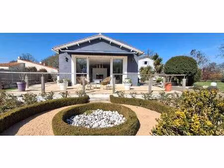 vente maison au girouard (85150) : à vendre / 250m² le girouard