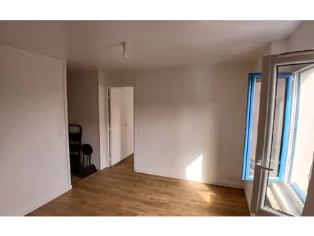 location appartement  m² t-2 à épône  610 €