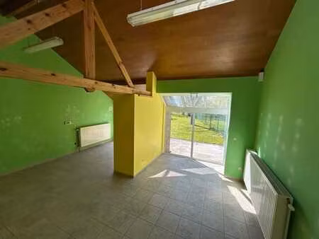espace polyvalent bien situé à heers