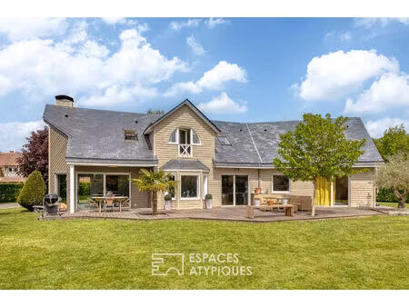 maison d'architecte avec dépendance dans un parc