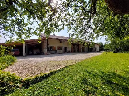 ferme sans vis à vis - 1h30 de genève-terrain 3 185 m²