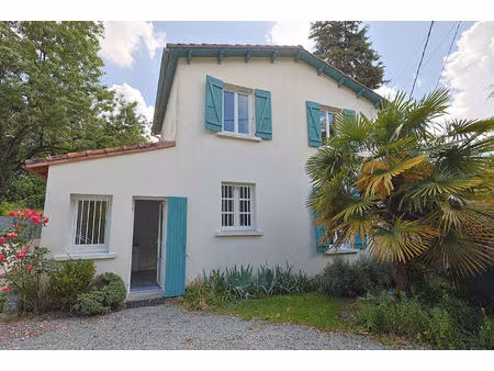 saint-palais-sur- mer / maison rénovée de 118 m² avec terrasse et jardin