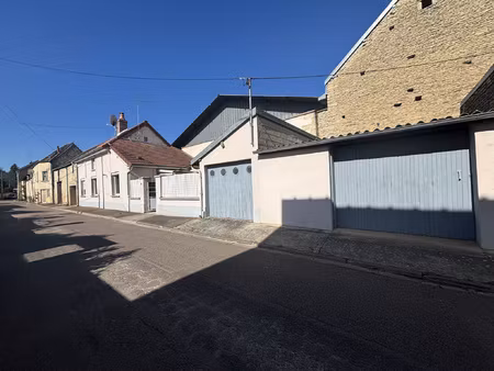 sainte-colombe-sur-seine : maison de village de 85 m2 avec