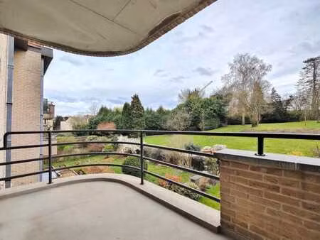 stockel - appartement 3ch avec balcon et vue jardin