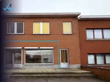 rez commercial de 105m2 avec cave idéalement située !