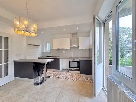 lumineux t3 rénové avec son garage  son balcon  sa cave au coeur de thionville