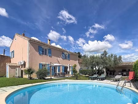 mas de caractère 180m² avec piscine et dépendance à camaret-sur-aigues