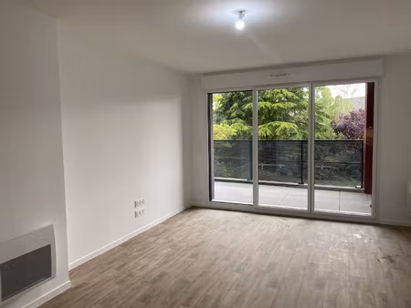 saint-erblon  appartement t2 de 44 41m2 état neuf  balcon 1