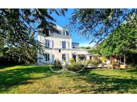 l'agence so exclusif présente un chateau dans mezières sur seine