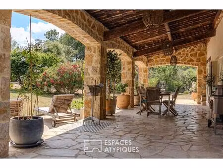maison de charme dans son écrin de verdure