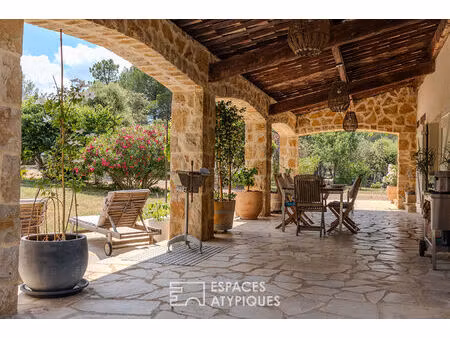 maison de charme dans son écrin de verdure
