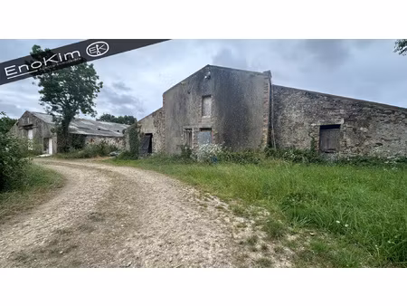 maison en pierre avec grange grosbreuil