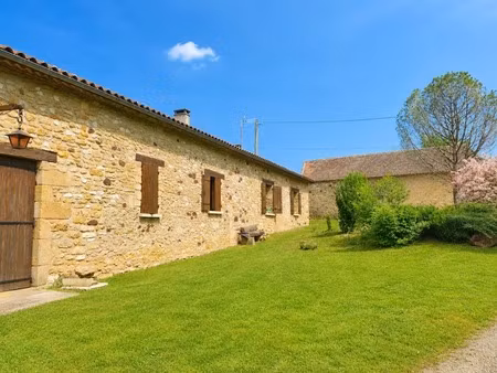 longère en pierre avec 3 chambres - dépendances - 2.76 hectares - proche de monflanquin (l