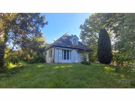 maison traditionnelle sur sous-sol proche commerces et ecole