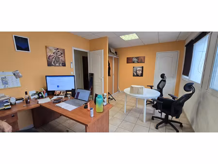 à louer local professionnel de 70 m2 situé au tannes basses