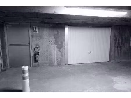 location garage box et parking à nantes île de nantes (44000) : à louer / 14m² nantes île 