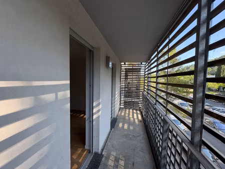 cenon - appartement t2 libre avec terrasse et parking
