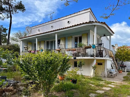 maison face à la forêt - gros potentiel bâti