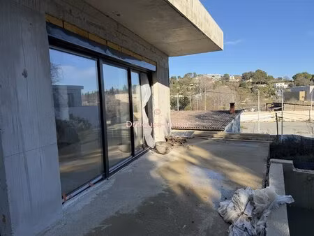villa a finir hors d'air et hors d'eau avec une vue degagee.