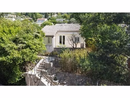 charmante villa   à pieds au village