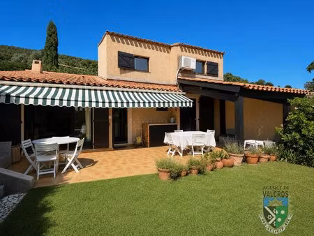 vente maison 4 pieces dans residence avec piscine collective et tennis garage et parking..
