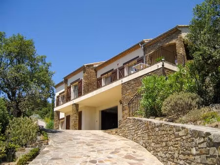 villa avec vue sur la mer à cavalaire