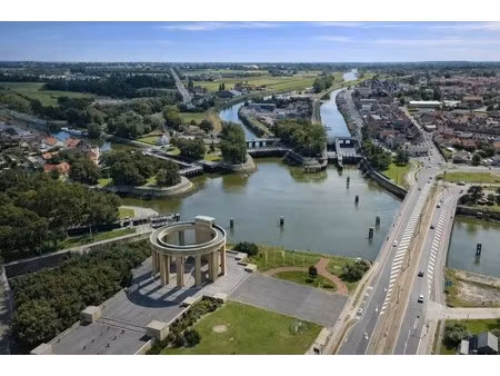 appartement met 2 slaapkamers aan de waterlijn van nieuwpoort-stad.