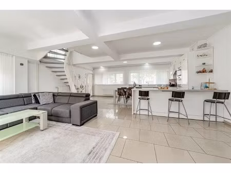 huis te hoboken met 4 slpk en 2 garages