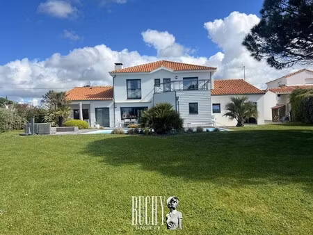 maison de luxe avec vue sur mer à vendre aux sables-d'olonne : 1 090 000 €