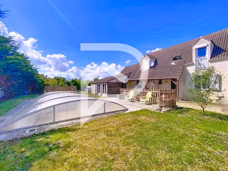 charmante maison familiale avec piscine et grand jardin