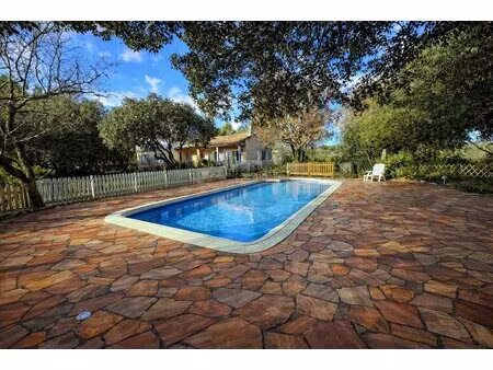 maison familiale avec piscine et studio indépendant