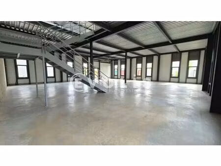 location local d'activités 952 m²
