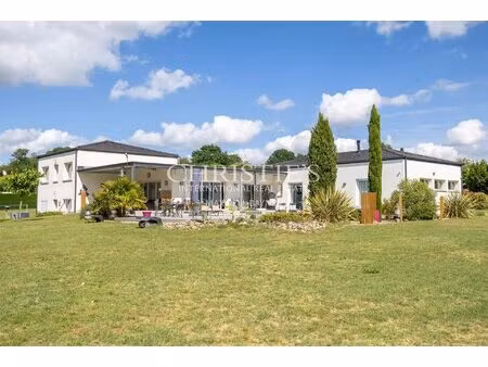 paradis contemporain : villa durable avec piscine et grand jardin