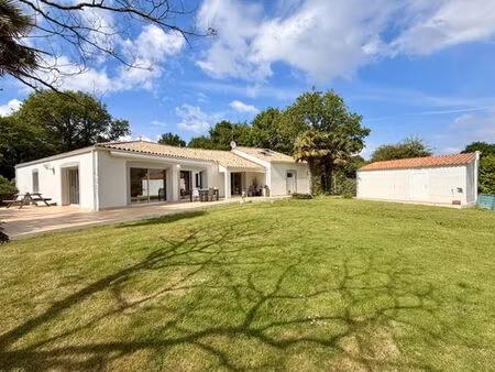 maison de prestige de 172 m2 en vente vairé  pays de la loire