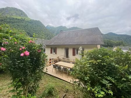 vallee d'aspe  pyrenees atlantiques  belle maison au coeur des