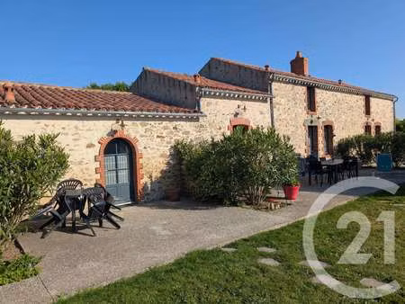vente maison à nieul-le-dolent (85430) : à vendre / 213m² nieul-le-dolent