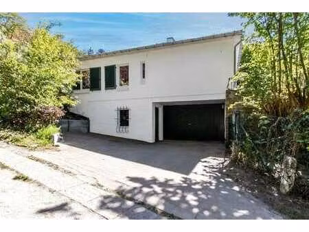 illa (bungalow) avec 3 chambres  garage et magnifique jardin